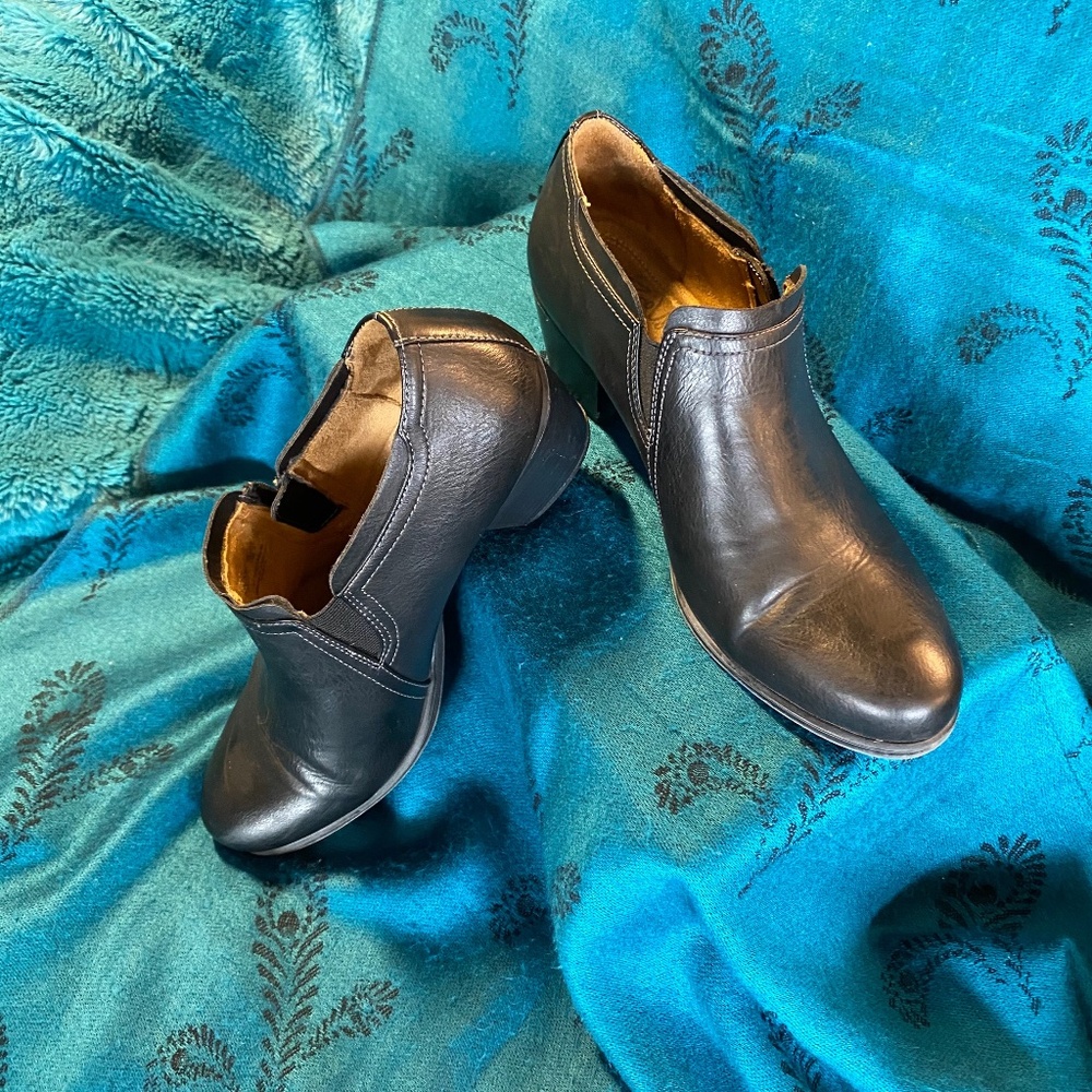 BUY 2 ITEMS & GET 1 FREE - Natural Soul Black Leather Ankle Boots Sz 9